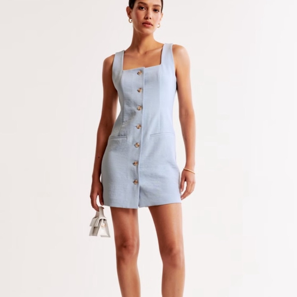 Abercrombie & Fitch. Light Blue Button-Down Dress. NWT. No Defects. Size Large.
